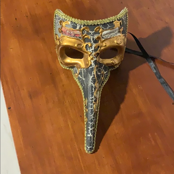 Mask - Picture 1 of 2